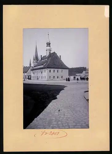 Fotografie Brück & Sohn Meissen, Ansicht Neustadt i. Sa., Marktplatz mit Rathaus und Kirche