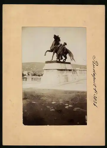 Fotografie Brück & Sohn Meissen, Ansicht Budapest, Reiterstandbild von der königlichen Stallung