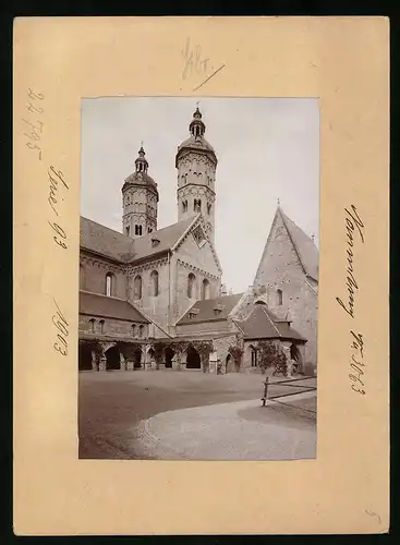 Fotografie Brück & Sohn Meissen, Ansicht Naumburg / Saale, Blick in den Domhof mit Domtürmen