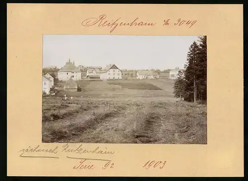 Fotografie Brück & Sohn Meissen, Ansicht Reitzenhain, Blick in den Ort vond en Feldern aus gesehen
