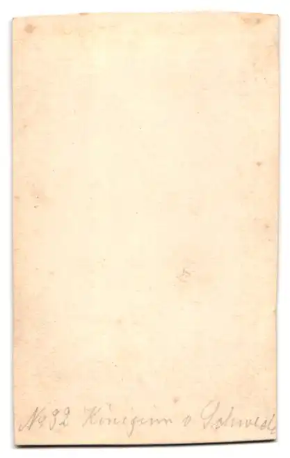 2 Fotografien unbekannter Fotograf und Ort, König Karl XV. von Schweden und Königin Luise von Oranien-Nassau im Kleid 3