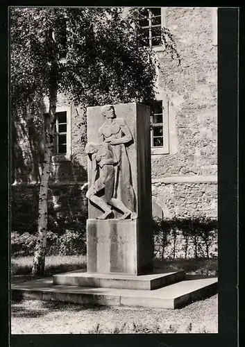 AK Lützen /Kr. Weissenfels, VVN-Mahnmal im Ernst Thälmann-Park