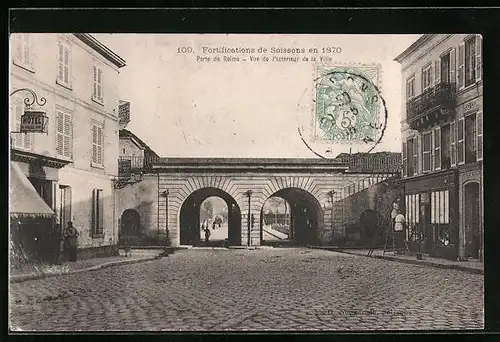AK Soissons, Fortifications de Soissons, Porte de Reims, Vue de l`Interieur de la Ville