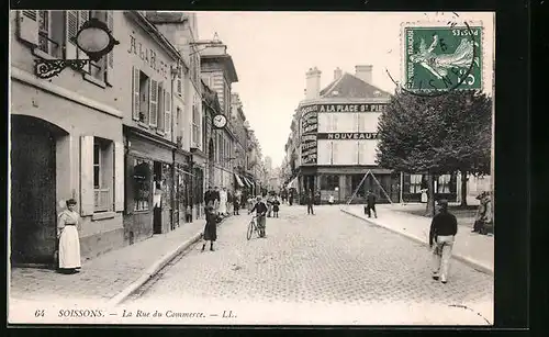 AK Soissons, La Rue du Commerce, Strassenpartie