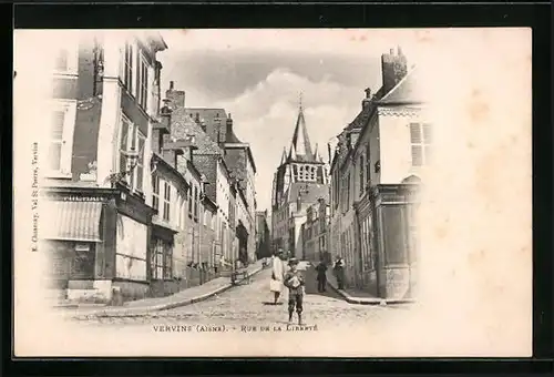 AK Vervins, Rue de la Liberté, Strassenpartie