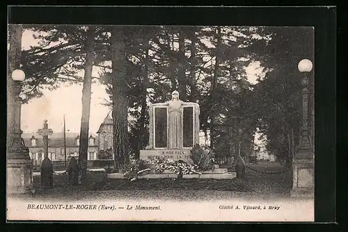 AK Beaumont-le-Roger, Le Monument