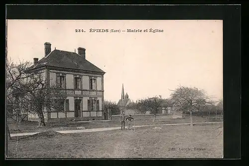 AK Épieds, Mairie et Eglise