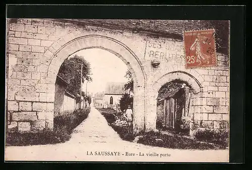 AK La Saussaye, La vieille porte