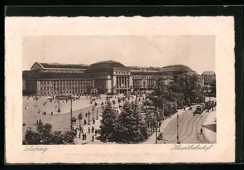 AK Leipzig, Hauptbahnhof mit Vorplatz und Strassenbahnen