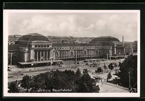 AK Leipzig, Hauptbahnhof mit Strassenbahnen
