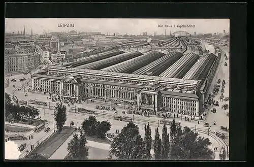 AK Leipzig, Der neue Hauptbahnhof aus der Vogelschau mit Strassenbahnen