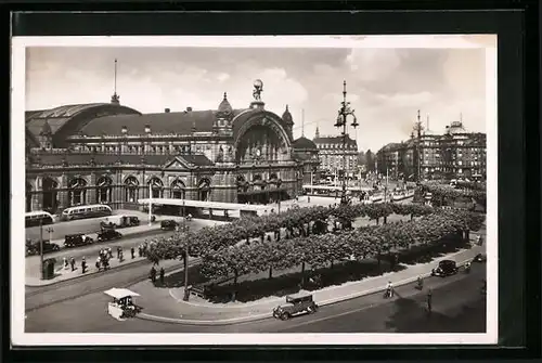 AK Frankfurt a. M., Hindenburgplatz mit Hauptbahnhof und Strassenbahnen