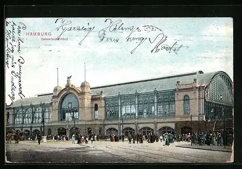 AK Hamburg-Rotherbaum, Passanten vorm Dammtorbahnhof