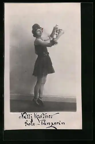 AK Tänzerin Nelli Kastner im kurzen schwarzen Kleid
