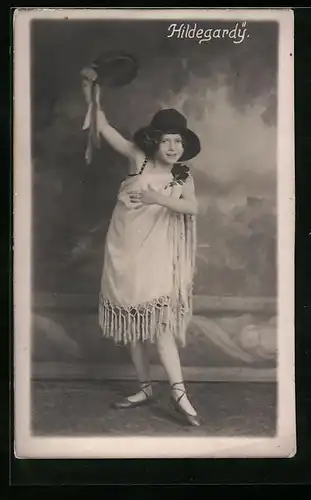 AK Tänzerin Hildegardy mit Tamburin