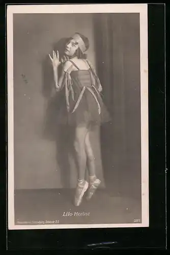 AK Tänzerin Lilo Herbst bei einer Darbietung