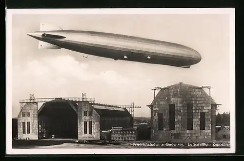 AK Friedrichshafen /Bodensee, LZ127 Graf Zeppelin über der Luftschiffhalle