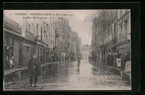 AK Angers, Inondations de Décembre 1910, La Rue Beaurepaire