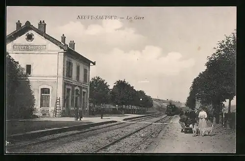 AK Neuvy-Sautour, La Gare