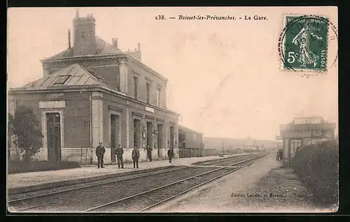 AK Boisset-les-Prévanches, La Gare, Bahnhof von der Gleisseite