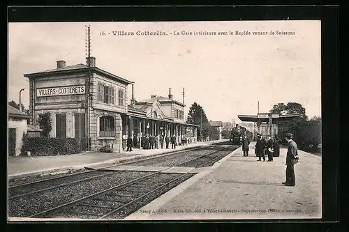 AK Villers-Cotterets, La Gare interieure avec le Rapide venant de Soissons