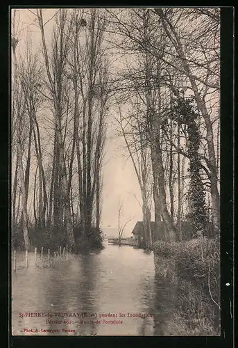 AK St-Pierre-du-Vauvray, Pendant les Inondations Fevrier 1910 - Route de Portejoie