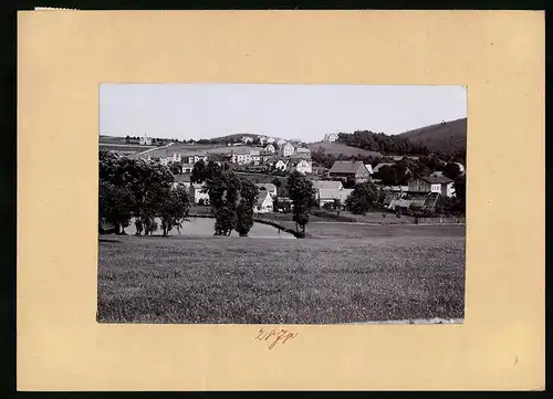 Fotografie Brück & Sohn Meissen, Ansicht Einsiedel i. Böhmen, Ortspanorma mit Teich