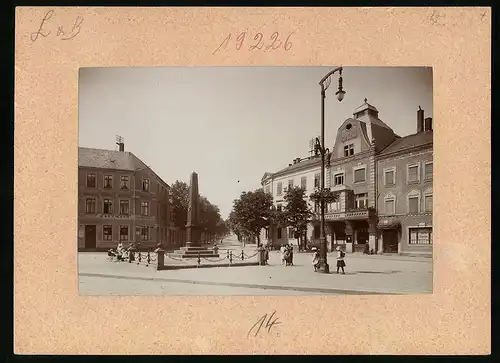 Fotografie Brück & Sohn Meissen, Ansicht Wurzen, Wettiner Platz mit Cafe Sonne und Kriegerdenkmal