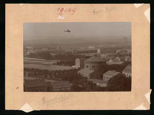 Fotografie Brück & Sohn Meissen, Ansicht Grossenhain, Blick auf die Husaren-Kaserne, Flugplatz und Flieger-Kaserne