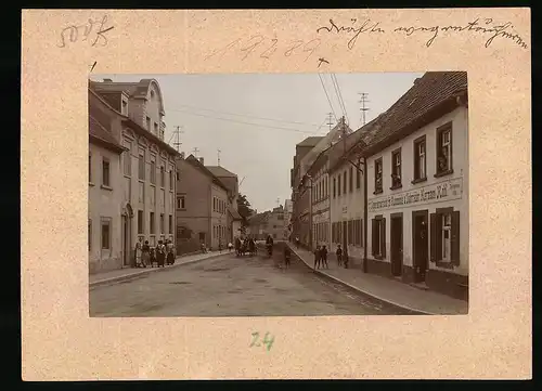 Fotografie Brück & Sohn Meissen, Ansicht Mügeln Bez. Leipzig, Hauptstrasse mit Reparaturwerkstatt Hermann Kohl