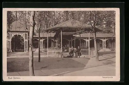 AK Bad Steben, Passanten bei der Tempelquelle