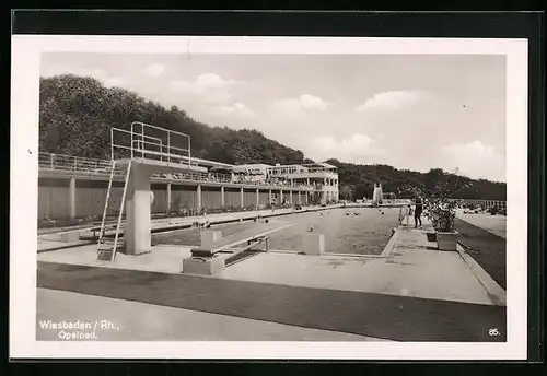 AK Wiesbaden, Badegäste im Opelbad