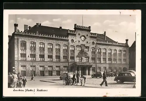 AK Zwickau i. Sa., Passanten am Rathausplatz