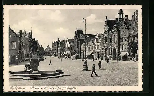 AK Husum, Blick auf die Gross-Strasse mit Brunnen