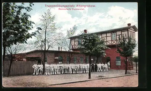 AK Altengrabow, Truppenübungsplatz, Mannschafts-Badeanstalt mit Soldaten