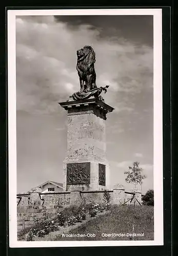 AK Waakirchen-Ob, Oberländer-Denkmal mit Blumen