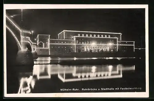 AK Mülheim /Ruhr, Ruhrbrücke und Stadthalle mit Festbeleuchtung
