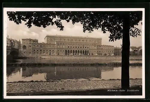 AK Mülheim /Ruhr, Stadthalle mit Baum