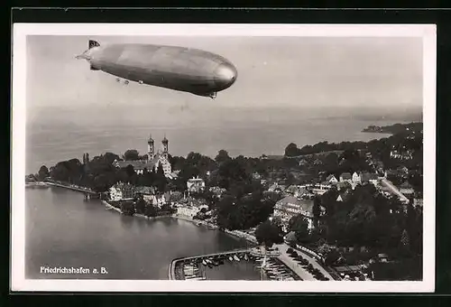 AK Friedrichshafen, Graf Zeppelin LZ127 über dem Bodensee