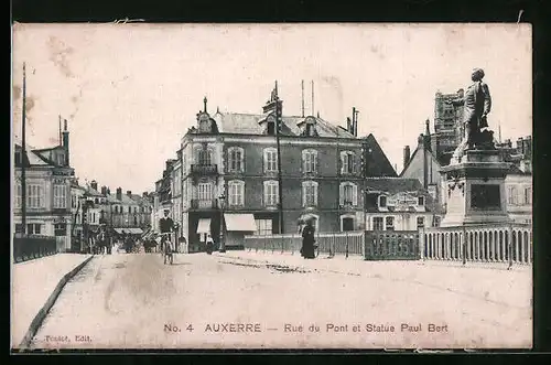 Seiden-AK Auxerre, Rue du Pont et Statue Paul Bert