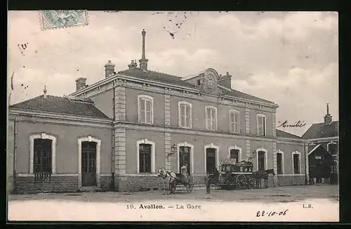 AK Avallon, La Gare, Bahnhof