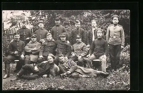 Foto-AK Gruppenaufnahme russischer Kriegsgefangenen