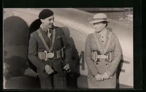 AK Der Comte de Paris vor einem Flugzeug