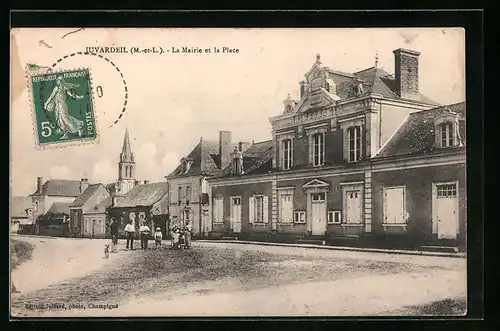 AK Juvardeil, La Mairie et la Place