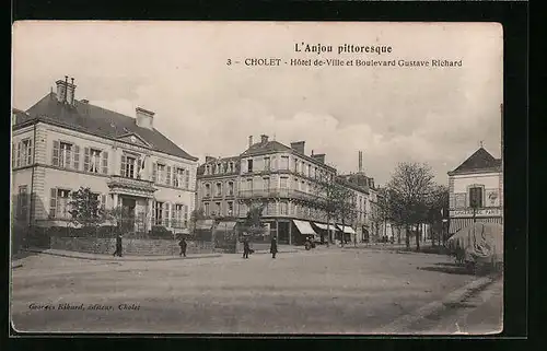 AK Cholet, Hotel de Ville et Boulevard Gustave Richard