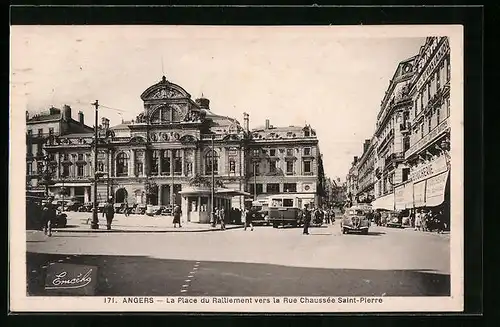 AK Angers, La Place du Ralliement vers la Rue Chaussée Saint-Pierre