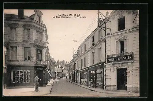 AK Longué, La Rue Centrale