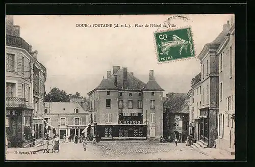 AK Doué-la-Fontaine, Place de l`Hotel de Ville