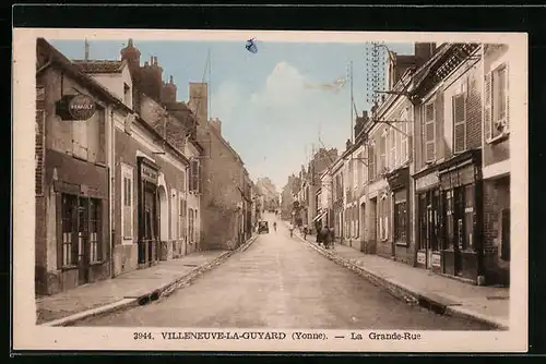 AK Villeneuve-la-Guyard, La Grande-Rue