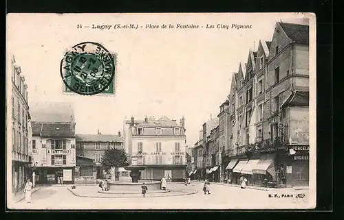 AK Lagny, Place de la Fontaine, Les Cinq Pignons